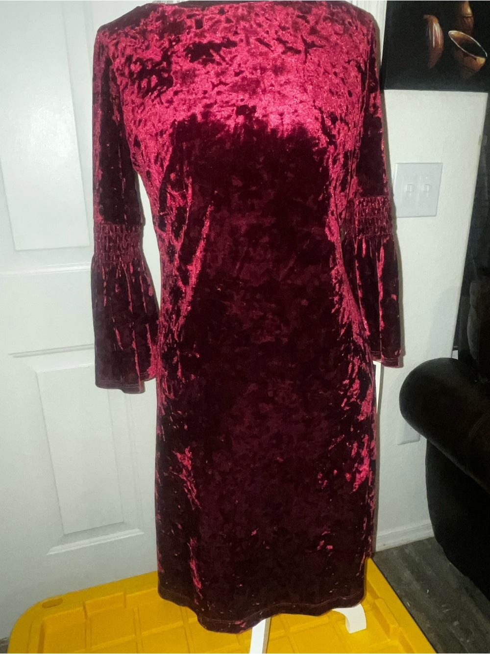 Julian Taylor Burgundy Crushed Velvet Long-Sleeve Dress New With Tags size 6